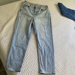 American Eagle Mom Straight jean, never worn!